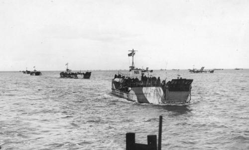 Landing Craft Tank (LCT) 979 making her way to Walcheren.