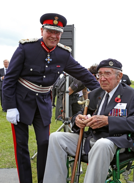Lord Lieutenant Dudson of Staffordshire at the Combined Ops Memorial dedication ceremony with WW2 Veteran Kenneth Howes.
